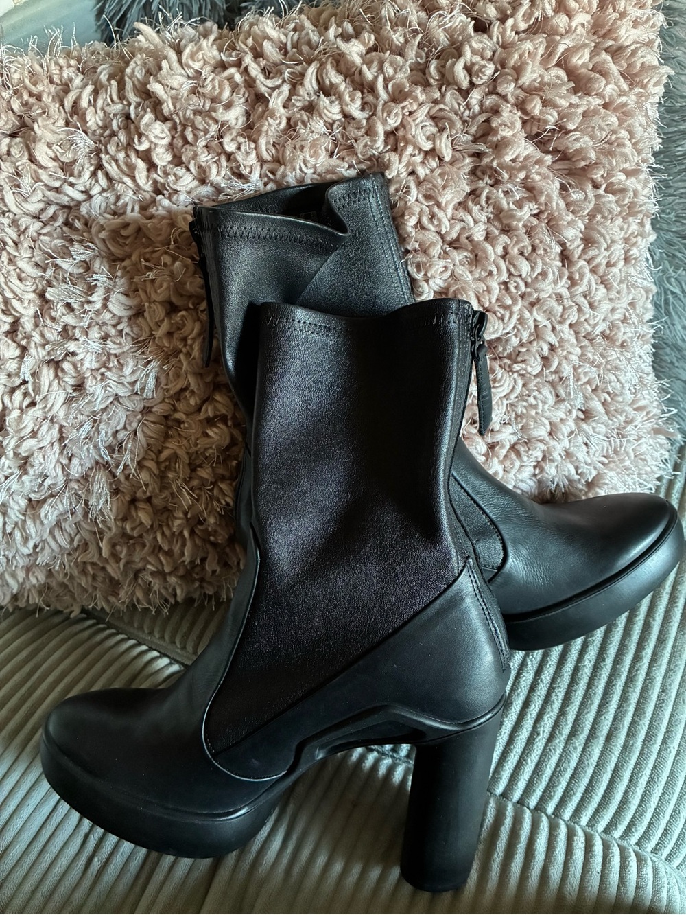 Ecco Black Heeled Women's Boots with Ribbed Soles